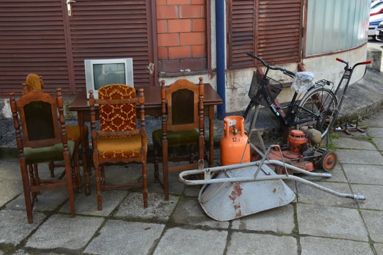 Slika Fotografije/Opcenite fotografije/Otudene stvari 17_03_2015/otudene stvari V1.jpg